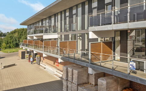 Theis - 100M from the Sea: Architettura, Materiale Composito, Urban Design, Appartamento, Edificio Commerciale, Uso Misto, Metallo, Calcestruzzo, Balcone