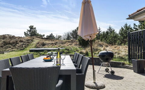 Jonke - 800M from the Sea: Arbusto, Urban Design, Groundcover, Brick, Appartamento, Estate, Muratura, Balcone, Landscaping