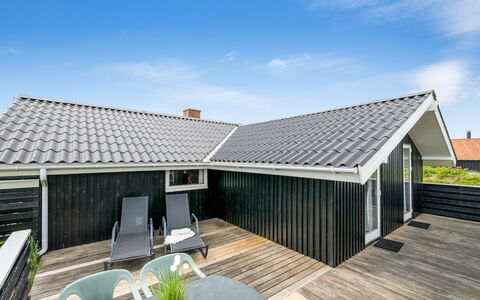 Unni - from the Sea: Tetto, Casa, Casa, Villetta, Raccordo, Estate, Driveway, Edifici Giardino, Cortile, Capannone