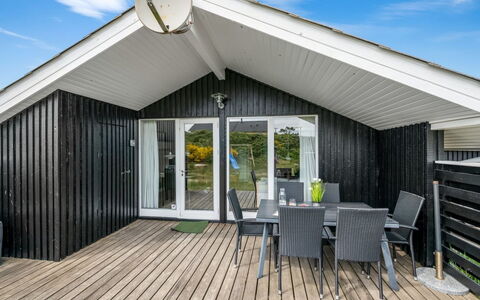 Unni - from the Sea: Tetto, Casa, Casa, Villetta, Raccordo, Estate, Driveway, Edifici Giardino, Cortile, Capannone