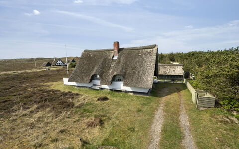 Thorbjörn - from the Sea: Architettura, Tetto, Casa, Materiale Composito, Illuminazione Diurna, Raccordo, Driveway