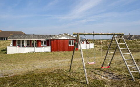 Hansen - 75M from the Sea: Legna, Tetto, Architettura, Casa, Casa, Villetta, Raccordo, Latifoglie, Pendenza, Estate