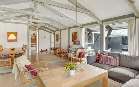 Eivy - 1Km from the Sea: Mobilia, Interior Design, Pavimentazione, Legna, Soffitto, Pavimento, Divano, Camera, Soggiorno, Sedia