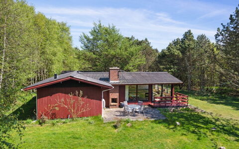 Therbern - 1.7Km from the Sea: Costruzione, Casa, Finestra, Casa, Tetto, Zona Residenziale, Arbusto, Villetta, Lotto
