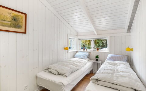 Danko - 1.5Km from the Sea: Legna, Camera Da Letto, Soffitto, Interior Design, Letto, Pavimento, Pavimentazione, Casa, Bedding, Lenzuolo