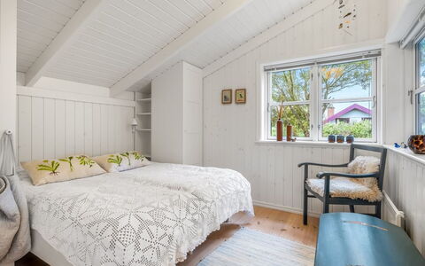 Danko - 1.5Km from the Sea: Camera Da Letto, Interior Design, Legna, Soffitto, Letto, Lenzuolo, Pavimentazione, Tessile, Pavimento, Bedding
