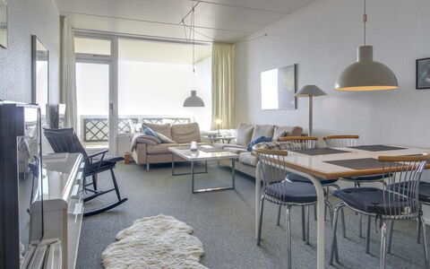 Rubi - 50M from the Sea: Soffitto, Pavimentazione, Interior Design, Pavimento, Materiale Composito, Mobilia, Ricorrere, Hotel, Design, Illuminazione Diurna