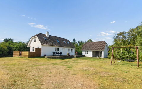 Thorben - 3.5Km from the Sea: Mobilia, Legna, Interior Design, Pavimentazione, Pavimento, Sedia, Camera, Soffitto, Soggiorno, Appartamento