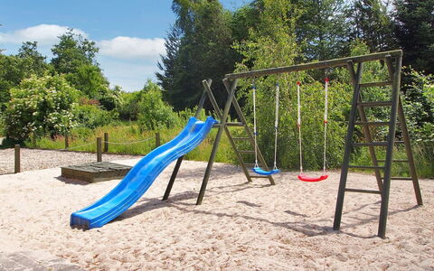 Billing - 11Km from the Sea: Attrezzatura Giochi All'Aperto, Campo Da Giuoco, Spazio Pubblico, Terreno Di Gioco, Scivolo, Shade, Giardino, Tempo Libero, Parco, Prato
