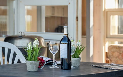 Janni - 250M from the Sea: Tetto, Casa, Casa, Villetta, Raccordo, Estate, Driveway, Edifici Giardino, Cortile, Capannone