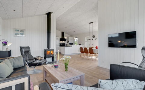 Alvhild - from the Sea: Legna, Tetto, Architettura, Casa, Casa, Villetta, Raccordo, Latifoglie, Pendenza, Estate