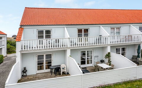 Enrica - 1Km from the Sea: Casa, Le Scale, Balcone, Corrimano, Portico, Finestra A Ghigliottina, Estate, Shade, Raccordo, Deck