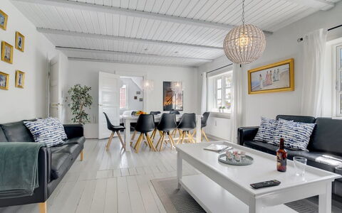 Starki - 800M from the Sea: Mobilia, Interior Design, Legna, Divano, Pavimentazione, Soggiorno, Soffitto, Casa, Pavimento, Illuminazione
