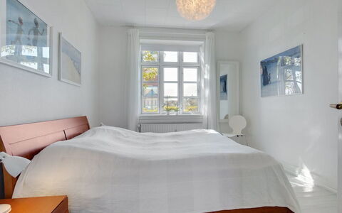 Starki - 800M from the Sea: Letto, Mobilia, Camera Da Letto, Interior Design, Pavimento, Pavimentazione, Bedding, Lenzuolo, Legna, Soffitto