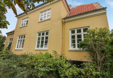 Starki - 800M from the Sea: Costruzione, Finestra, Parete, Casa, Casa, Facciata, Zona Residenziale, Arbusto, Architettura, Tetto