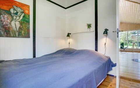 Morle - 600M from the Sea: Pavimentazione, Interior Design, Pavimento, Legna, Soffitto, Camera Da Letto, Mobilia, Illuminazione, Letto, Lampada