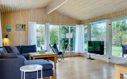 Morle - 600M from the Sea: Legna, Interior Design, Mobilia, Pavimentazione, Casa, Soffitto, Pavimento, Casa, Villetta, Soggiorno