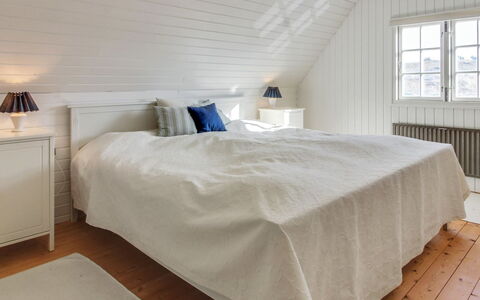 Iivari - 1.5Km from the Sea: Legna, Camera Da Letto, Letto, Lenzuolo, Pavimentazione, Pavimento, Bedding, Biancheria, Pavimento In Legno, Soffitto