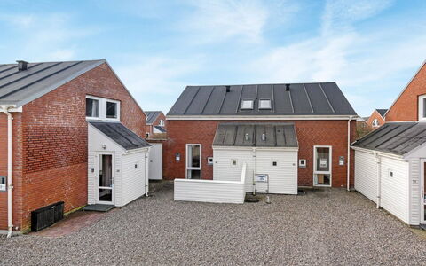 Eick - 2.5Km from the Sea: Tetto, Casa, Inverno, Neve, Congelamento, Capannone, Driveway, Raccordo, Box Auto, Illuminazione Diurna