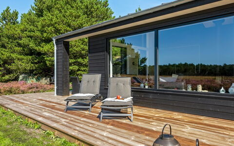 Tea - 2.7Km from the Sea: Arbusto, Urban Design, Groundcover, Brick, Appartamento, Estate, Muratura, Balcone, Landscaping
