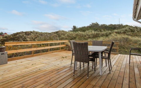 Ami - 200M from the Sea: Legna, Casa, Portico, Deck, Latifoglie, Tetto, Color Legno, Pavimento In Legno, Eco Hotel