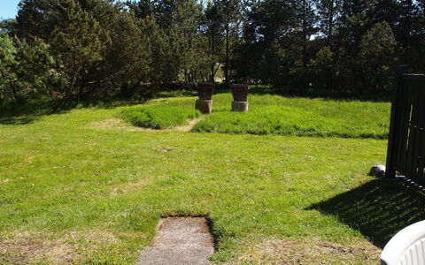 Anka - 2Km from the Sea: Vegetazione, Arbusto, Primavera, Villetta, Giardino, Shade, Backyard, Cortile, Sedia