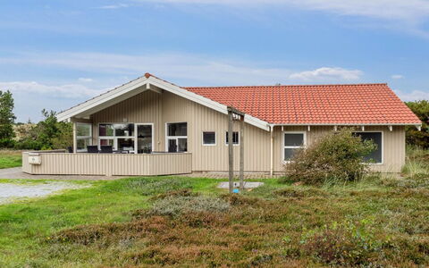 Zoya - 900M from the Sea: Tetto, Casa, Casa, Villetta, Raccordo, Estate, Driveway, Edifici Giardino, Cortile, Capannone