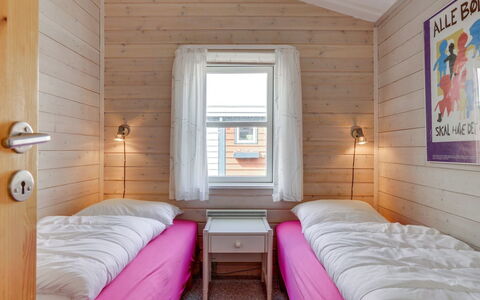Stener - 250M from the Sea: Legna, Casa, Camera Da Letto, Porta, Latifoglie, Pavimento In Legno, Color Legno, Plank, Letto, Congelamento