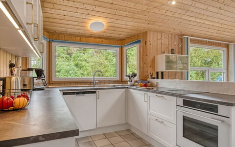 Heggi - 900M from the Sea: Cucina, Controsoffitto, Interior Design, Pavimentazione, Elettrodomestico Da Cucina, Legna, Soffitto, Apparecchio Major, Cabinetry, Pavimento