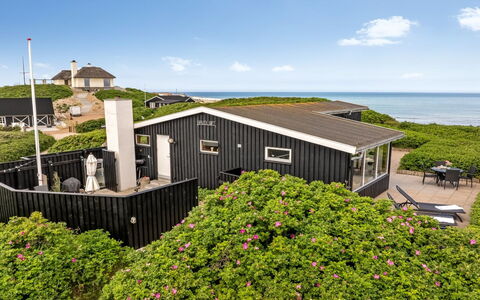 Legolas - 50M from the Sea: Arbusto, Casa, Casa, Lotto, Tetto, Villetta, Groundcover, Giardino, Estate