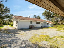 leoni - 500m From The Sea