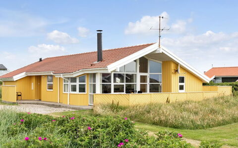 Ritte - 200M from the Sea: Legna, Casa, Portico, Deck, Latifoglie, Tetto, Color Legno, Pavimento In Legno, Eco Hotel