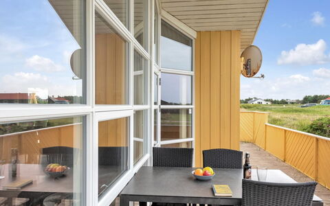 Ritte - 200M from the Sea: Legna, Casa, Portico, Deck, Latifoglie, Tetto, Color Legno, Pavimento In Legno, Eco Hotel