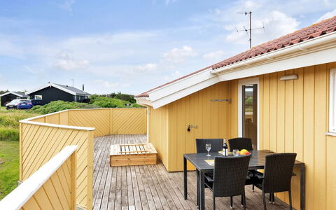 Ritte - 200M from the Sea: Legna, Casa, Portico, Deck, Latifoglie, Tetto, Color Legno, Pavimento In Legno, Eco Hotel