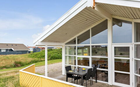 Ritte - 200M from the Sea: Legna, Casa, Portico, Deck, Latifoglie, Tetto, Color Legno, Pavimento In Legno, Eco Hotel