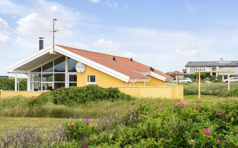 Ritte - 200M from the Sea: Legna, Casa, Portico, Deck, Latifoglie, Tetto, Color Legno, Pavimento In Legno, Eco Hotel