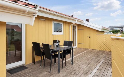 Ritte - 200M from the Sea: Legna, Casa, Portico, Deck, Latifoglie, Tetto, Color Legno, Pavimento In Legno, Eco Hotel