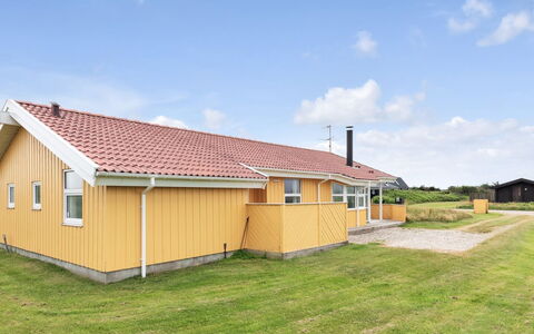 Ritte - 200M from the Sea: Legna, Casa, Portico, Deck, Latifoglie, Tetto, Color Legno, Pavimento In Legno, Eco Hotel