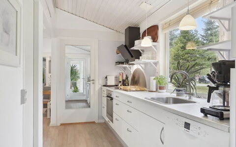 Seraphina - 2Km from the Sea: Interior Design, Legna, Pavimentazione, Controsoffitto, Cucina, Casa, Soffitto, Pavimento, Mobilia, Cabinetry