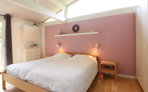 Seraphina - 2Km from the Sea: Mobilia, Letto, Camera Da Letto, Interior Design, Parete, Bedding, Pavimento, Legna, Lenzuolo, Soffitto