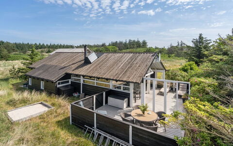 Allida - 800M from the Sea: Zona Residenziale, Tetto, Sobborgo, Driveway, Estate, Camino