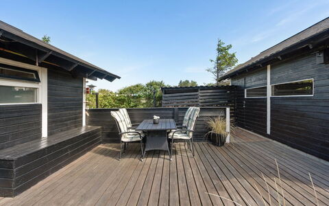 Allida - 800M from the Sea: Zona Residenziale, Tetto, Sobborgo, Driveway, Estate, Camino