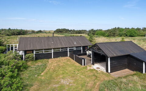 Allida - 800M from the Sea: Zona Residenziale, Tetto, Sobborgo, Driveway, Estate, Camino
