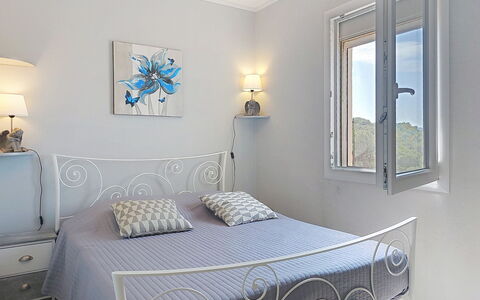 Le Verdon: Mobilia, Letto, Camera Da Letto, Interior Design, Bedding, Lenzuolo, Pavimento, Pavimentazione, Biancheria, Casa