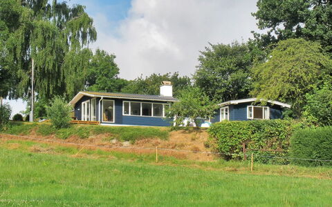 Hoimar - 400M from the Sea: Tetto, Casa, Casa, Villetta, Porta, Raccordo, Deck, Portico, Plank, Latifoglie