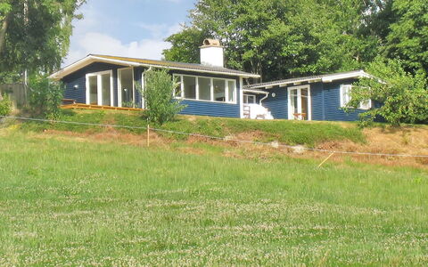 Hoimar - 400M from the Sea: Tetto, Casa, Casa, Villetta, Porta, Raccordo, Deck, Portico, Plank, Latifoglie