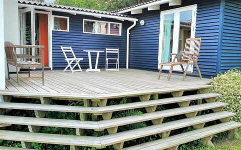 Hoimar - 400M from the Sea: Tetto, Casa, Casa, Villetta, Porta, Raccordo, Deck, Portico, Plank, Latifoglie