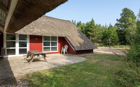 Jenna - 1.4Km from the Sea: Erba, Casa, Tetto, Casa, Villetta, Arbusto, Lotto, Area Rurale, Agriturismo, Groundcover