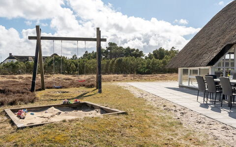 Ayda - 350M from the Sea: Arbusto, Urban Design, Groundcover, Brick, Appartamento, Estate, Muratura, Balcone, Landscaping