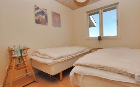 Ernbiorn - from the Sea: Letto, Camera Da Letto, Pavimento, Mobilia, Lenzuolo, Legna, Pavimentazione, Bedding, Interior Design, Camera